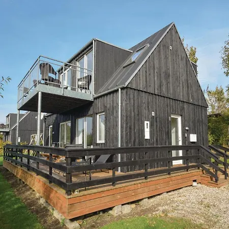 Three-bedroom Holiday In *